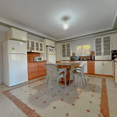 Detached Luxurious And Peaceful Vacation Getaway فيلة