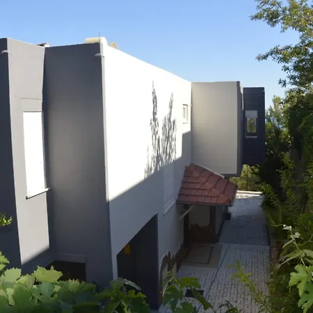 Detached Luxurious And Peaceful Vacation Getaway