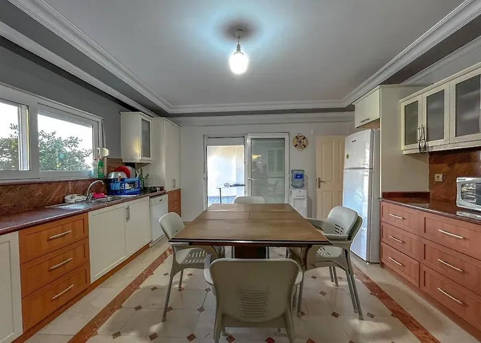 Detached Luxurious And Peaceful Vacation Getaway Villa *